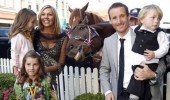 animal horse hay photo bomb animal funny pics pictures pic picture image photo images photos lol