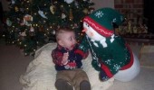kid baby boy snowman toy xmas christmas tree scared fright funny pics pictures pic picture image photo images photos lol