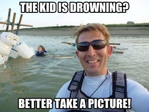 funny-pictures-kid-drowning-take-selfie.jpg